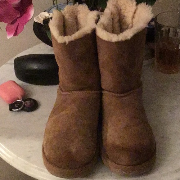 Size 8 Bailey uggs - Picture 2 of 4